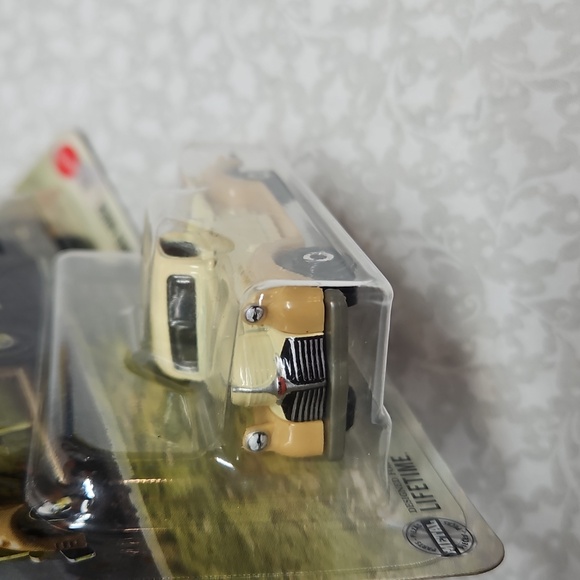 Qty. 2 New Matchbox 1940 Dodge V-Series Truck 119/125 - Picture 6 of 7